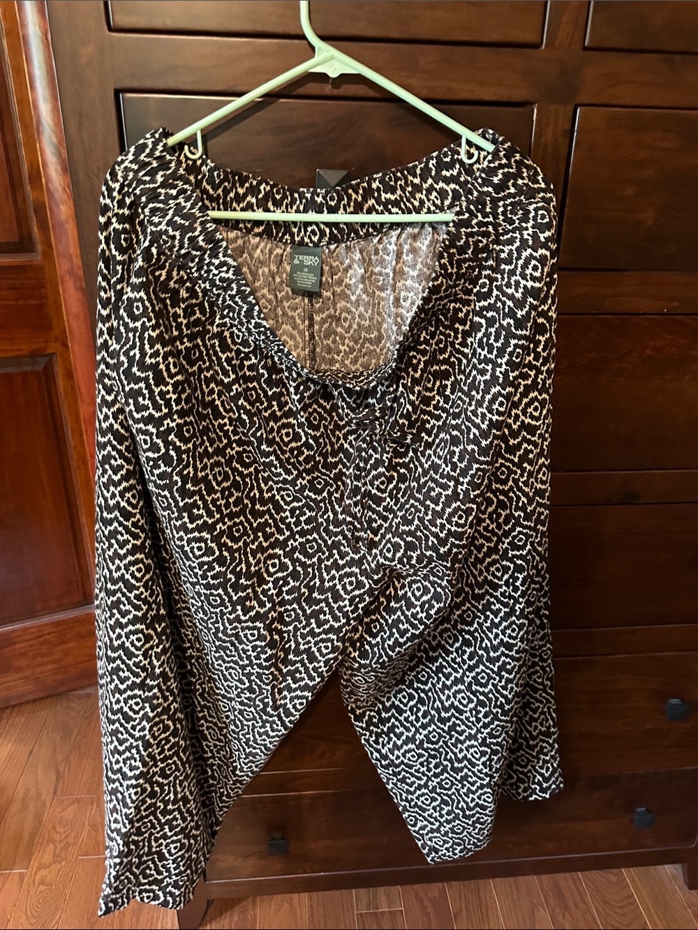 Brown and cream pattern wide leg pants. Ankle length.